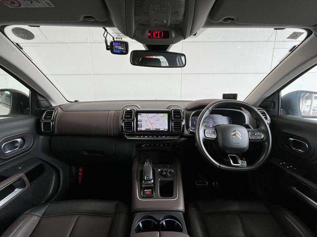 Ｃ５エアクロス シャイン　ナッパレザーパッケージ　ナッパレザーＰＫＧ　純正ディスプレイオーディオナビ　Ｂｌｕｅｔｏｏｔｈ／ＵＳＢ／ＡｐｐｌｅＣａｒＰｌａｙ／ＡｎｄｒｏｉｄＡｕｔｏ　パノラマＳＲ　ハンズフリーパワーバックドア　トラフィックサイン　ＢＳＭ（5枚目）