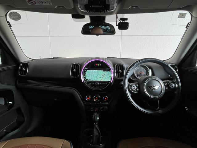ＭＩＮＩ ワン　クロスオーバー　純正ナビ　Ｂｌｕｅｔｏｏｔｈ　ドライブレコーダー　衝突被害軽減システム　クルーズコントロール　バックカメラ　ベージュレザーシート　パワーバックドア　ＬＥＤヘッドライト　スマートキー　ＥＴＣ　禁煙車（5枚目）
