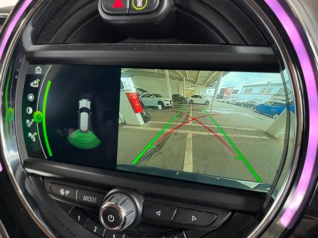 ＭＩＮＩ ワン　クロスオーバー　純正ナビ　Ｂｌｕｅｔｏｏｔｈ　ドライブレコーダー　衝突被害軽減システム　クルーズコントロール　バックカメラ　ベージュレザーシート　パワーバックドア　ＬＥＤヘッドライト　スマートキー　ＥＴＣ　禁煙車（8枚目）