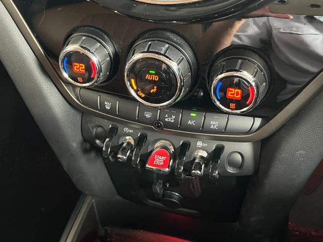 ＭＩＮＩ ワン　クロスオーバー　純正ナビ　Ｂｌｕｅｔｏｏｔｈ　ドライブレコーダー　衝突被害軽減システム　クルーズコントロール　バックカメラ　ベージュレザーシート　パワーバックドア　ＬＥＤヘッドライト　スマートキー　ＥＴＣ　禁煙車（11枚目）