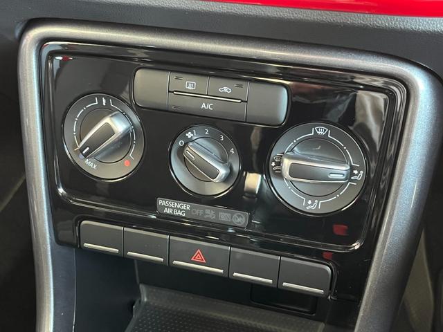 ザ・ビートル デザイン 純正SDナビ フルセグTV オートライト Bluetooth/USB 純正フロアマット HIDヘッドライト 電動格納ミラー 横滑り防止装置 ブラインドスポットモニター クルーズコントロール ESC(11枚目)