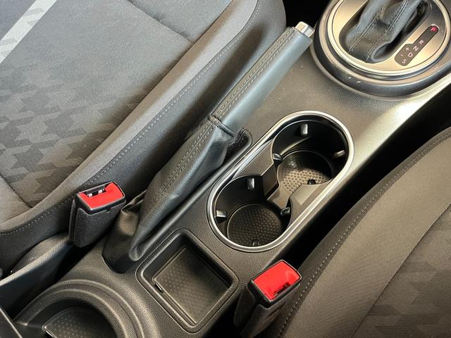 ザ・ビートル デザイン 純正SDナビ フルセグTV オートライト Bluetooth/USB 純正フロアマット HIDヘッドライト 電動格納ミラー 横滑り防止装置 ブラインドスポットモニター クルーズコントロール ESC(13枚目)