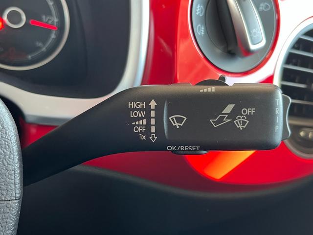 ザ・ビートル デザイン 純正SDナビ フルセグTV オートライト Bluetooth/USB 純正フロアマット HIDヘッドライト 電動格納ミラー 横滑り防止装置 ブラインドスポットモニター クルーズコントロール ESC(17枚目)