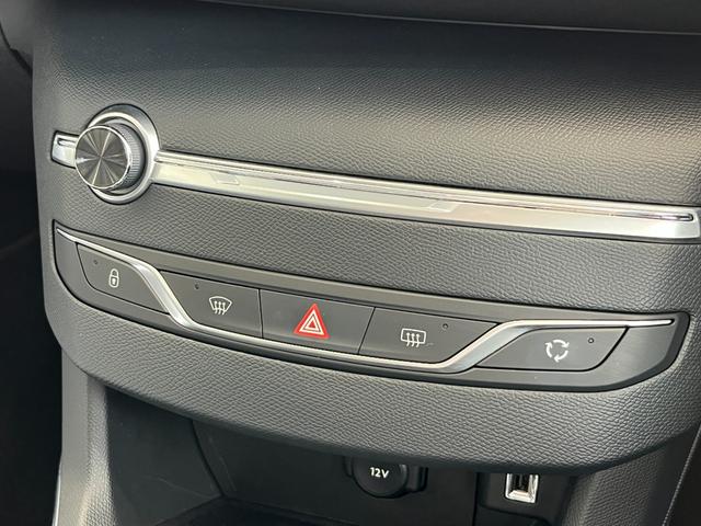 308 テックパックエディション ブルーHDi ・純正ナビ・レーンキープアシスト・アイドリングストップ・ETC・オートライト・アダプティブクルーズコントロール・ブラインドスポットモニター・コーナーセンサー・バックカメラ(12枚目)