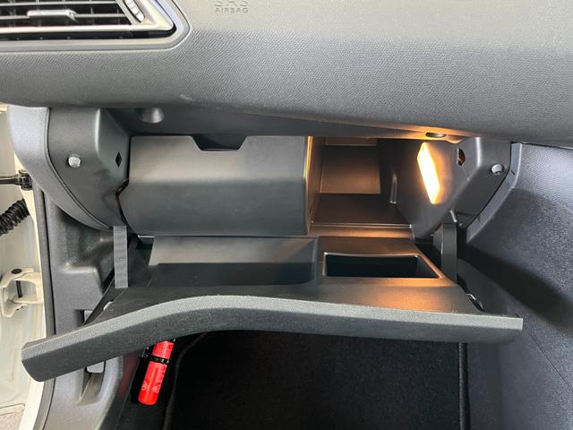 308 テックパックエディション ブルーHDi ・純正ナビ・レーンキープアシスト・アイドリングストップ・ETC・オートライト・アダプティブクルーズコントロール・ブラインドスポットモニター・コーナーセンサー・バックカメラ(28枚目)