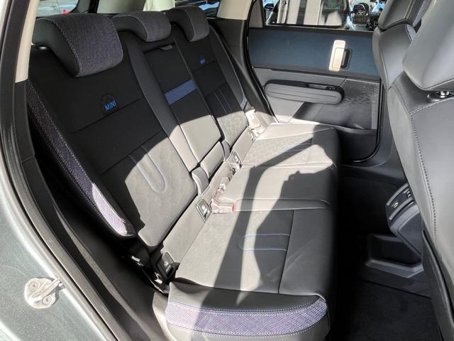 MINI SE オール4 純正ナビ アダプティブクルーズコントロール オートライト オートハイビーム パワーシート パワーバックドア フットオープナ シートヒーター シートマッサージ機能 ハーフレザー(33枚目)