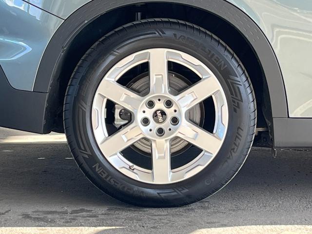 MINI SE オール4 純正ナビ アダプティブクルーズコントロール オートライト オートハイビーム パワーシート パワーバックドア フットオープナ シートヒーター シートマッサージ機能 ハーフレザー(50枚目)