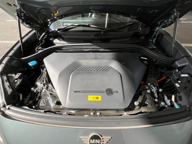 MINI SE オール4 純正ナビ アダプティブクルーズコントロール オートライト オートハイビーム パワーシート パワーバックドア フットオープナ シートヒーター シートマッサージ機能 ハーフレザー(52枚目)