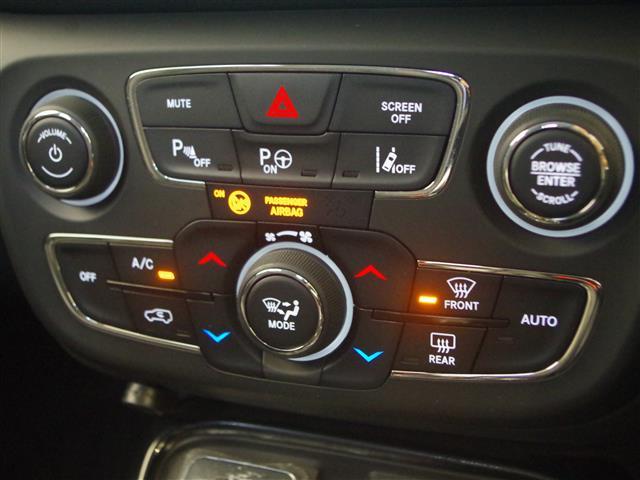 ジープ・コンパス リミテッド　Ｂｅａｔｓ　Ａｕｄｉｏプレミアムサウンドシステムスピーカー　アダプティブクルーズコントロール　車線逸脱警報プラス　前面衝突警報　ブラインドスポット　純正ナビ　ＡｐｐｌｅＣａｒＰｌａｙ（10枚目）