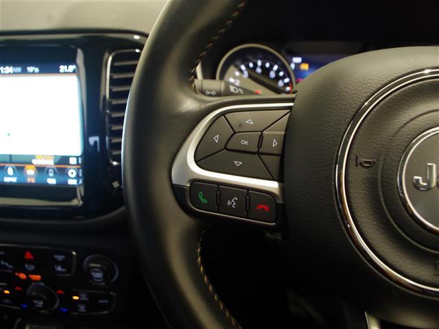 ジープ・コンパス リミテッド　Ｂｅａｔｓ　Ａｕｄｉｏプレミアムサウンドシステムスピーカー　アダプティブクルーズコントロール　車線逸脱警報プラス　前面衝突警報　ブラインドスポット　純正ナビ　ＡｐｐｌｅＣａｒＰｌａｙ（13枚目）