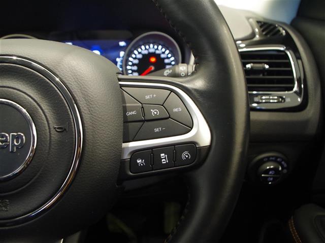 ジープ・コンパス リミテッド　Ｂｅａｔｓ　Ａｕｄｉｏプレミアムサウンドシステムスピーカー　アダプティブクルーズコントロール　車線逸脱警報プラス　前面衝突警報　ブラインドスポット　純正ナビ　ＡｐｐｌｅＣａｒＰｌａｙ（14枚目）