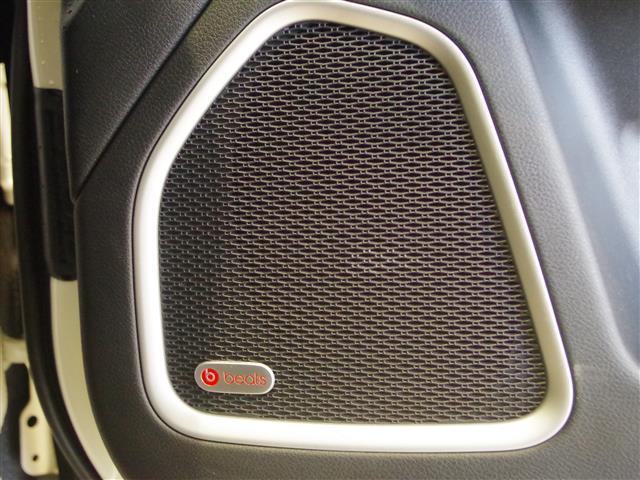 ジープ・コンパス リミテッド　Ｂｅａｔｓ　Ａｕｄｉｏプレミアムサウンドシステムスピーカー　アダプティブクルーズコントロール　車線逸脱警報プラス　前面衝突警報　ブラインドスポット　純正ナビ　ＡｐｐｌｅＣａｒＰｌａｙ（18枚目）