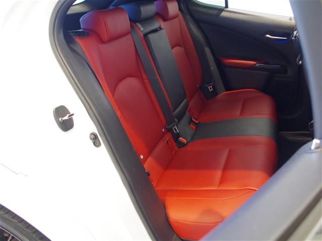 ＵＸ ＵＸ２００　Ｆスポーツ　ＴＲＤアンダーフルエアロ　レクサスセーフティ　衝突軽減ブレーキ　レーントレーシングアシスト　オートマチックハイビーム　レーダークルーズコントロール　ロードサインアシスト（26枚目）