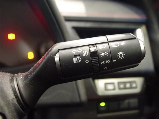 ＵＸ ＵＸ２００　Ｆスポーツ　ＴＲＤアンダーフルエアロ　レクサスセーフティ　衝突軽減ブレーキ　レーントレーシングアシスト　オートマチックハイビーム　レーダークルーズコントロール　ロードサインアシスト（35枚目）