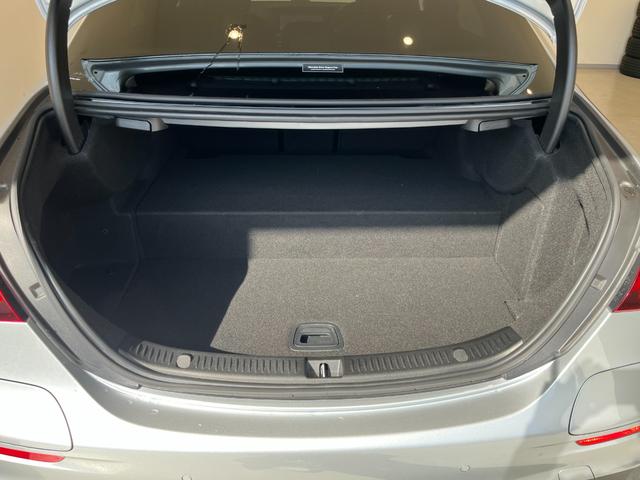Ｅクラス Ｅ３５０ｅ　スポーツ　Ｂｕｒｍｅｓｔｅｒサウンドシステム　ヘッドアップディスプレイ　ＡＭＧライン　エクスクルーシブパッケージ　全席シートヒーター　本革シート　エアバランスパッケージ（11枚目）