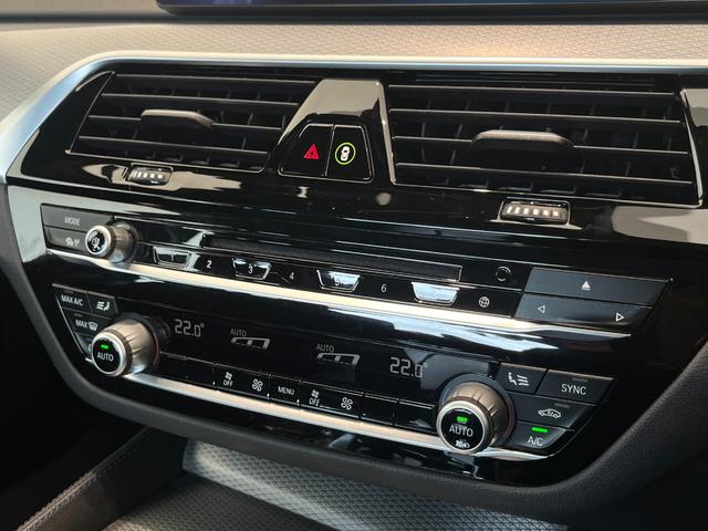 5シリーズ 523d xDrive Mスピリット ドライビングアシストプラス パーキングアシストプラス BMWヘッドアップディスプレイ LEDヘッドライト 電動フロントシート運転席メモリー機能付 純正ナビ TV DVD再生(8枚目)