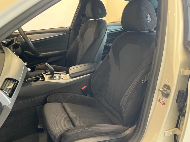 5シリーズ 523d xDrive Mスピリット ドライビングアシストプラス パーキングアシストプラス BMWヘッドアップディスプレイ LEDヘッドライト 電動フロントシート運転席メモリー機能付 純正ナビ TV DVD再生(11枚目)