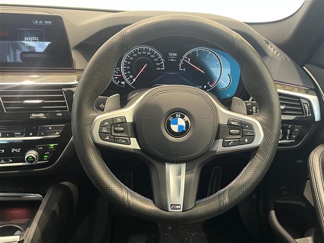 5シリーズ 523dツーリング Mスポーツ ハイラインパッケージ レザーシート イノベーションパッケージ ディスプレイキー 純正ナビ TV Bluetooth 全方位カメラ アンビエントライト アダプティブLEDヘッドライト(3枚目)