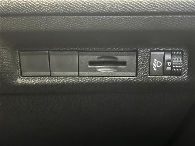 ３０８ ＳＷ　アリュール　ブルーＨＤｉ　アクティブセーフティブレーキ　アクティブクルーズコントロールストップアンドゴー機能付　レーンポジショニングアシスト　ブラインドスポットモニターシステム　トラフィックサインインフォメーション（33枚目）