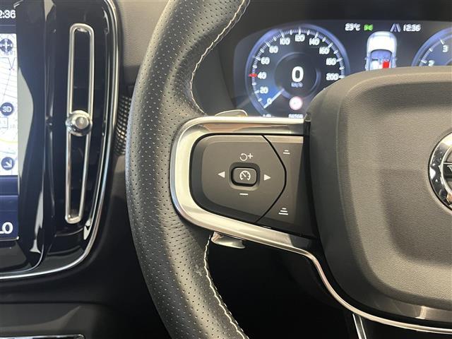 ＸＣ４０ Ｔ５　ＡＷＤ　Ｒデザイン　１ｓｔＥＤ　３００台限定車サンルーフｈａｒｍａｎ／ｋａｒｄｏｎ全車速追従機能付ＡＣＣパイロットアシスト（車線維持支援機能）レーンキーピングエイドフロントシートヒーター電動リアゲートパワーシート（4枚目）