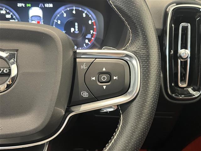 ＸＣ４０ Ｔ５　ＡＷＤ　Ｒデザイン　１ｓｔＥＤ　３００台限定車サンルーフｈａｒｍａｎ／ｋａｒｄｏｎ全車速追従機能付ＡＣＣパイロットアシスト（車線維持支援機能）レーンキーピングエイドフロントシートヒーター電動リアゲートパワーシート（5枚目）
