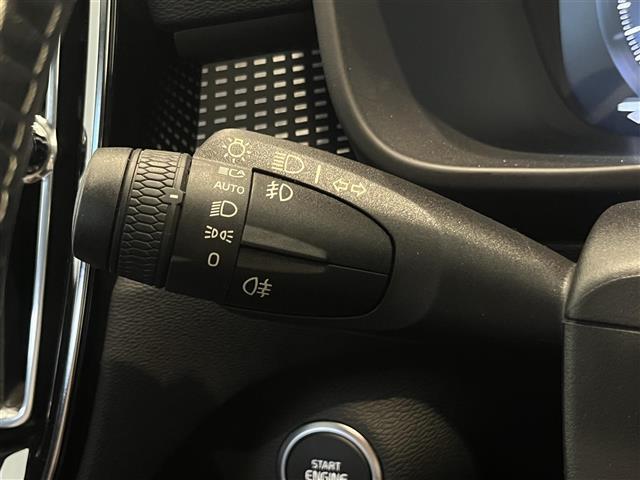 ＸＣ４０ Ｔ５　ＡＷＤ　Ｒデザイン　１ｓｔＥＤ　３００台限定車サンルーフｈａｒｍａｎ／ｋａｒｄｏｎ全車速追従機能付ＡＣＣパイロットアシスト（車線維持支援機能）レーンキーピングエイドフロントシートヒーター電動リアゲートパワーシート（6枚目）