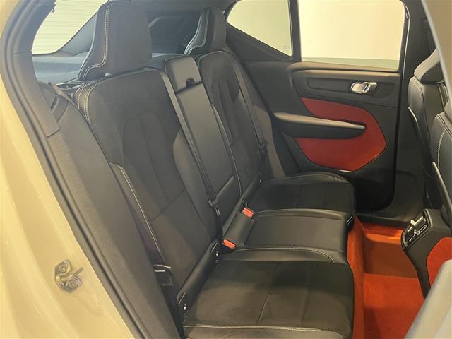 ＸＣ４０ Ｔ５　ＡＷＤ　Ｒデザイン　１ｓｔＥＤ　３００台限定車サンルーフｈａｒｍａｎ／ｋａｒｄｏｎ全車速追従機能付ＡＣＣパイロットアシスト（車線維持支援機能）レーンキーピングエイドフロントシートヒーター電動リアゲートパワーシート（12枚目）