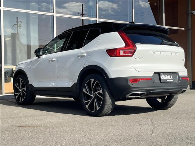 ＸＣ４０ Ｔ５　ＡＷＤ　Ｒデザイン　１ｓｔＥＤ　３００台限定車サンルーフｈａｒｍａｎ／ｋａｒｄｏｎ全車速追従機能付ＡＣＣパイロットアシスト（車線維持支援機能）レーンキーピングエイドフロントシートヒーター電動リアゲートパワーシート（23枚目）