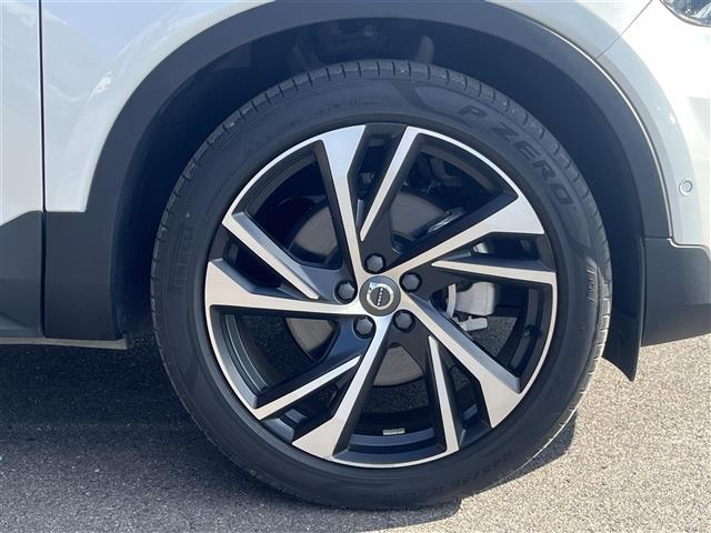 ＸＣ４０ Ｔ５　ＡＷＤ　Ｒデザイン　１ｓｔＥＤ　３００台限定車サンルーフｈａｒｍａｎ／ｋａｒｄｏｎ全車速追従機能付ＡＣＣパイロットアシスト（車線維持支援機能）レーンキーピングエイドフロントシートヒーター電動リアゲートパワーシート（24枚目）