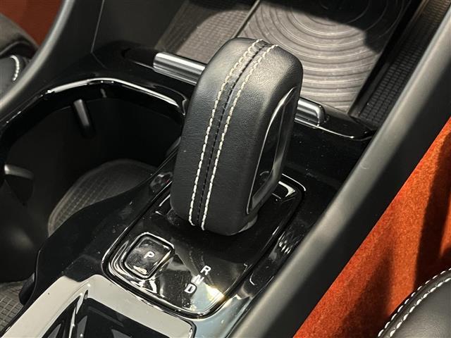 ＸＣ４０ Ｔ５　ＡＷＤ　Ｒデザイン　１ｓｔＥＤ　３００台限定車サンルーフｈａｒｍａｎ／ｋａｒｄｏｎ全車速追従機能付ＡＣＣパイロットアシスト（車線維持支援機能）レーンキーピングエイドフロントシートヒーター電動リアゲートパワーシート（27枚目）