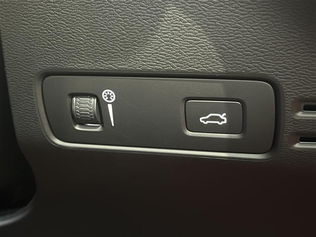 ＸＣ４０ Ｔ５　ＡＷＤ　Ｒデザイン　１ｓｔＥＤ　３００台限定車サンルーフｈａｒｍａｎ／ｋａｒｄｏｎ全車速追従機能付ＡＣＣパイロットアシスト（車線維持支援機能）レーンキーピングエイドフロントシートヒーター電動リアゲートパワーシート（29枚目）