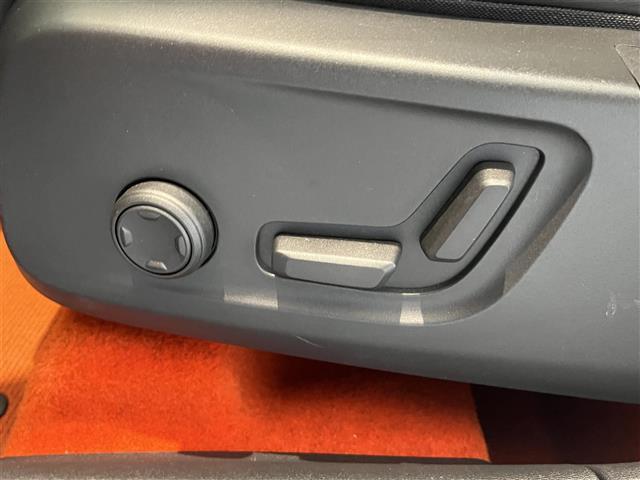 ＸＣ４０ Ｔ５　ＡＷＤ　Ｒデザイン　１ｓｔＥＤ　３００台限定車サンルーフｈａｒｍａｎ／ｋａｒｄｏｎ全車速追従機能付ＡＣＣパイロットアシスト（車線維持支援機能）レーンキーピングエイドフロントシートヒーター電動リアゲートパワーシート（32枚目）