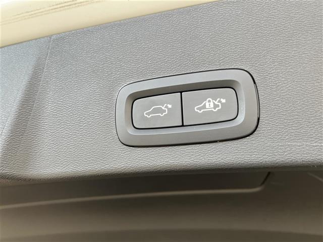 ＸＣ４０ Ｔ５　ＡＷＤ　Ｒデザイン　１ｓｔＥＤ　３００台限定車サンルーフｈａｒｍａｎ／ｋａｒｄｏｎ全車速追従機能付ＡＣＣパイロットアシスト（車線維持支援機能）レーンキーピングエイドフロントシートヒーター電動リアゲートパワーシート（41枚目）