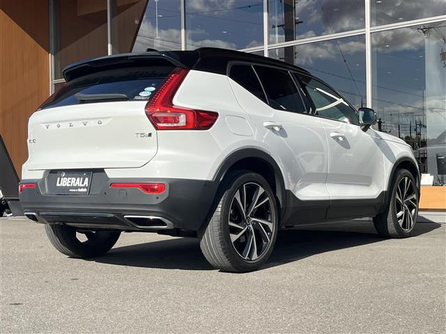 ＸＣ４０ Ｔ５　ＡＷＤ　Ｒデザイン　１ｓｔＥＤ　３００台限定車サンルーフｈａｒｍａｎ／ｋａｒｄｏｎ全車速追従機能付ＡＣＣパイロットアシスト（車線維持支援機能）レーンキーピングエイドフロントシートヒーター電動リアゲートパワーシート（43枚目）