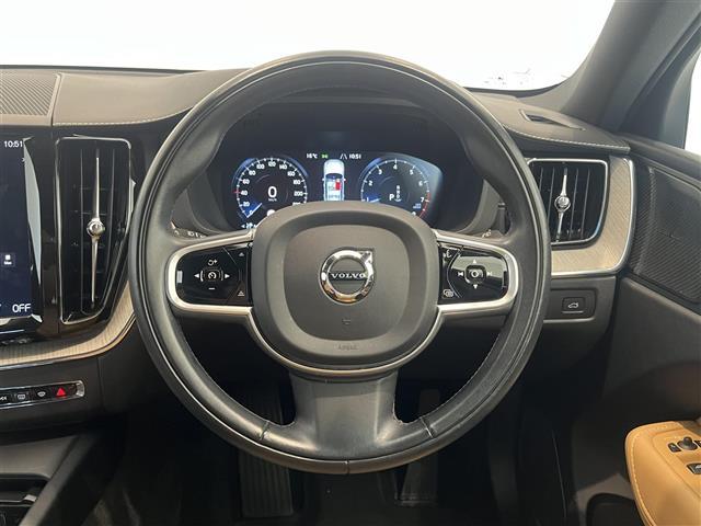 ＸＣ６０ Ｂ５　ＡＷＤ　インスクリプション　クライメートパッケージリアシートヒーターステアリングホイールヒーターネットポケット（トンネルコンソール）全車速追従機能ＡＣＣパイロット・アシスト（車線維持支援機能）ｈａｒｍａｎ／ｋａｒｄｏｎ（3枚目）
