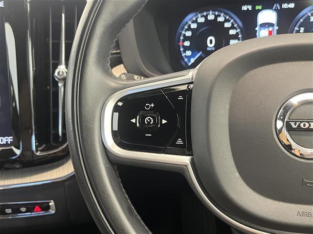 ＸＣ６０ Ｂ５　ＡＷＤ　インスクリプション　クライメートパッケージリアシートヒーターステアリングホイールヒーターネットポケット（トンネルコンソール）全車速追従機能ＡＣＣパイロット・アシスト（車線維持支援機能）ｈａｒｍａｎ／ｋａｒｄｏｎ（4枚目）