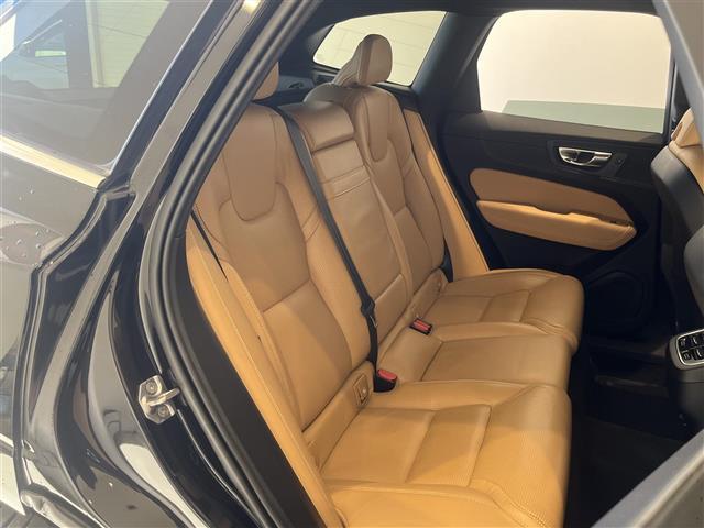 ＸＣ６０ Ｂ５　ＡＷＤ　インスクリプション　クライメートパッケージリアシートヒーターステアリングホイールヒーターネットポケット（トンネルコンソール）全車速追従機能ＡＣＣパイロット・アシスト（車線維持支援機能）ｈａｒｍａｎ／ｋａｒｄｏｎ（13枚目）