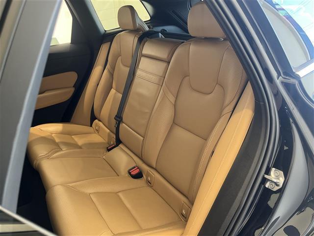 ＸＣ６０ Ｂ５　ＡＷＤ　インスクリプション　クライメートパッケージリアシートヒーターステアリングホイールヒーターネットポケット（トンネルコンソール）全車速追従機能ＡＣＣパイロット・アシスト（車線維持支援機能）ｈａｒｍａｎ／ｋａｒｄｏｎ（14枚目）