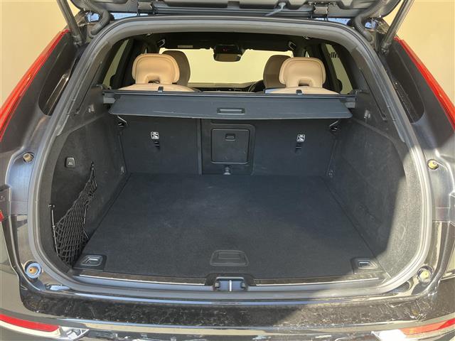 ＸＣ６０ Ｂ５　ＡＷＤ　インスクリプション　クライメートパッケージリアシートヒーターステアリングホイールヒーターネットポケット（トンネルコンソール）全車速追従機能ＡＣＣパイロット・アシスト（車線維持支援機能）ｈａｒｍａｎ／ｋａｒｄｏｎ（16枚目）