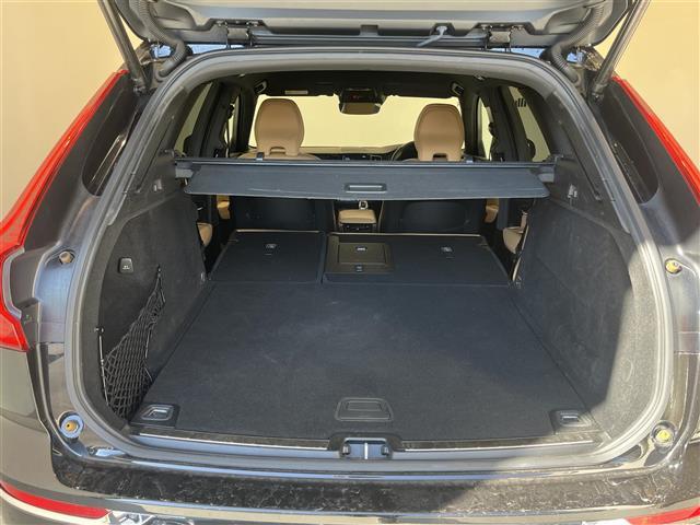 ＸＣ６０ Ｂ５　ＡＷＤ　インスクリプション　クライメートパッケージリアシートヒーターステアリングホイールヒーターネットポケット（トンネルコンソール）全車速追従機能ＡＣＣパイロット・アシスト（車線維持支援機能）ｈａｒｍａｎ／ｋａｒｄｏｎ（17枚目）