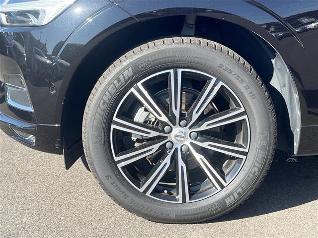 ＸＣ６０ Ｂ５　ＡＷＤ　インスクリプション　クライメートパッケージリアシートヒーターステアリングホイールヒーターネットポケット（トンネルコンソール）全車速追従機能ＡＣＣパイロット・アシスト（車線維持支援機能）ｈａｒｍａｎ／ｋａｒｄｏｎ（24枚目）