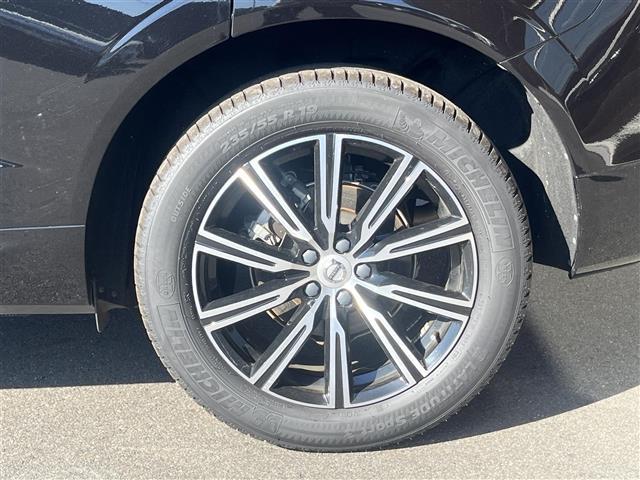 ＸＣ６０ Ｂ５　ＡＷＤ　インスクリプション　クライメートパッケージリアシートヒーターステアリングホイールヒーターネットポケット（トンネルコンソール）全車速追従機能ＡＣＣパイロット・アシスト（車線維持支援機能）ｈａｒｍａｎ／ｋａｒｄｏｎ（25枚目）