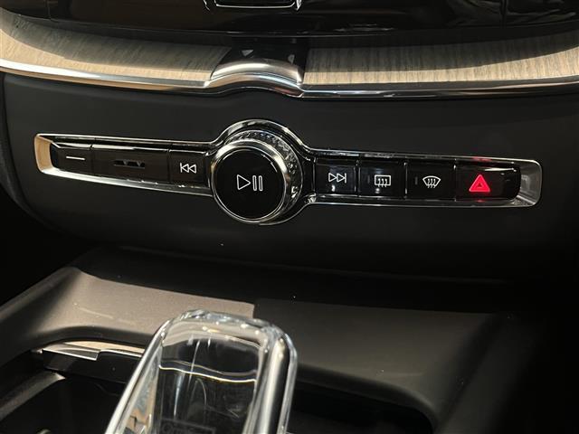 ＸＣ６０ Ｂ５　ＡＷＤ　インスクリプション　クライメートパッケージリアシートヒーターステアリングホイールヒーターネットポケット（トンネルコンソール）全車速追従機能ＡＣＣパイロット・アシスト（車線維持支援機能）ｈａｒｍａｎ／ｋａｒｄｏｎ（30枚目）