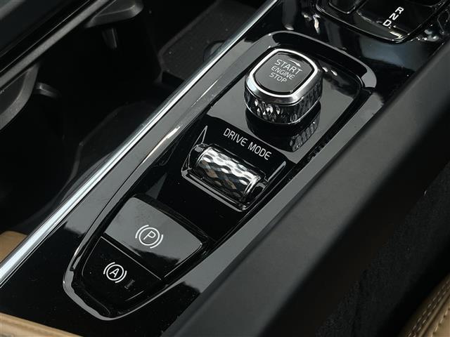 ＸＣ６０ Ｂ５　ＡＷＤ　インスクリプション　クライメートパッケージリアシートヒーターステアリングホイールヒーターネットポケット（トンネルコンソール）全車速追従機能ＡＣＣパイロット・アシスト（車線維持支援機能）ｈａｒｍａｎ／ｋａｒｄｏｎ（32枚目）