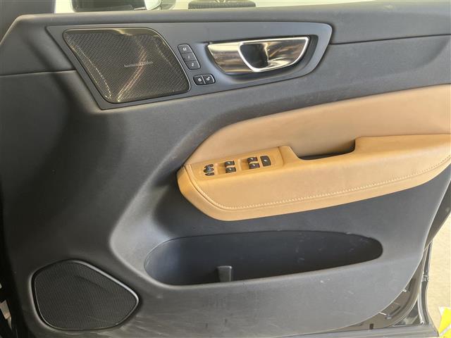 ＸＣ６０ Ｂ５　ＡＷＤ　インスクリプション　クライメートパッケージリアシートヒーターステアリングホイールヒーターネットポケット（トンネルコンソール）全車速追従機能ＡＣＣパイロット・アシスト（車線維持支援機能）ｈａｒｍａｎ／ｋａｒｄｏｎ（35枚目）