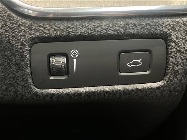 ＸＣ６０ Ｂ５　ＡＷＤ　インスクリプション　クライメートパッケージリアシートヒーターステアリングホイールヒーターネットポケット（トンネルコンソール）全車速追従機能ＡＣＣパイロット・アシスト（車線維持支援機能）ｈａｒｍａｎ／ｋａｒｄｏｎ（38枚目）