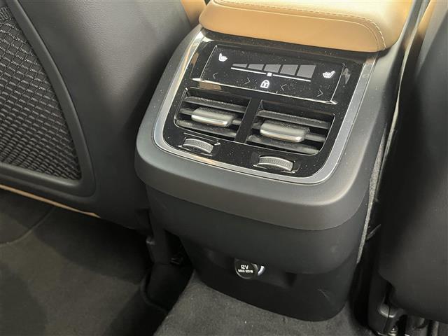 ＸＣ６０ Ｂ５　ＡＷＤ　インスクリプション　クライメートパッケージリアシートヒーターステアリングホイールヒーターネットポケット（トンネルコンソール）全車速追従機能ＡＣＣパイロット・アシスト（車線維持支援機能）ｈａｒｍａｎ／ｋａｒｄｏｎ（40枚目）