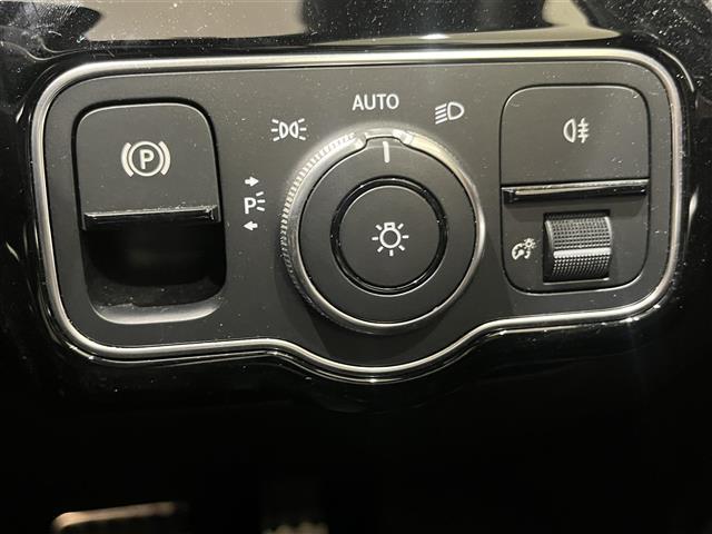 Ａクラス Ａ１８０　スタイル　ＡＭＧライン　レーダーセーフティーパッケージナビゲーションパッケージＡＭＧスタイリングパッケージアクティブディスタンスアシストディストロニックアクティブブレーキアシストアクティブレーンキーピングアシスト（38枚目）