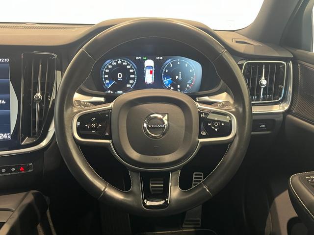 Ｖ６０ Ｂ５　Ｒデザイン　サンルーフ　ｈａｒｍａｎ／ｋａｒｄｏｎ　Ａｐｐｌｅｃａｒｐｌａｙ　ＡｎｄｒｏｉｄＡｕｔｏ　アダプティブクルーズコントロール　シートヒーター　ステアリングヒーター　ヘッドアップディスプレイ（3枚目）