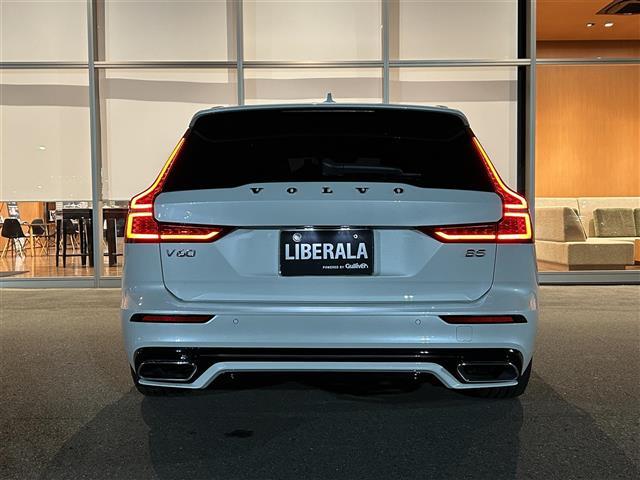 Ｖ６０ Ｂ５　Ｒデザイン　サンルーフ　ｈａｒｍａｎ／ｋａｒｄｏｎ　Ａｐｐｌｅｃａｒｐｌａｙ　ＡｎｄｒｏｉｄＡｕｔｏ　アダプティブクルーズコントロール　シートヒーター　ステアリングヒーター　ヘッドアップディスプレイ（10枚目）